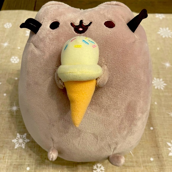 Pusheen plush toy, medium. Height 9 inches and 7 inches wide - Picture 1 of 1